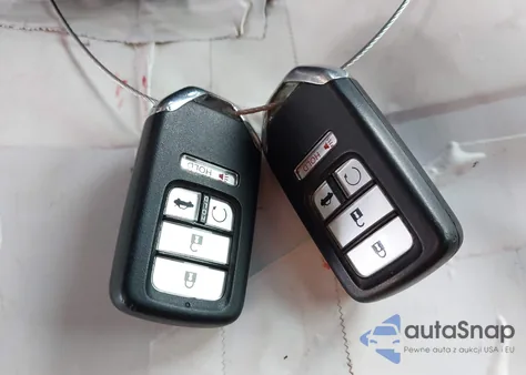 2020 Honda Insight Touring z USA, uszkodzony, nr VIN 19XZE4F99LE010396